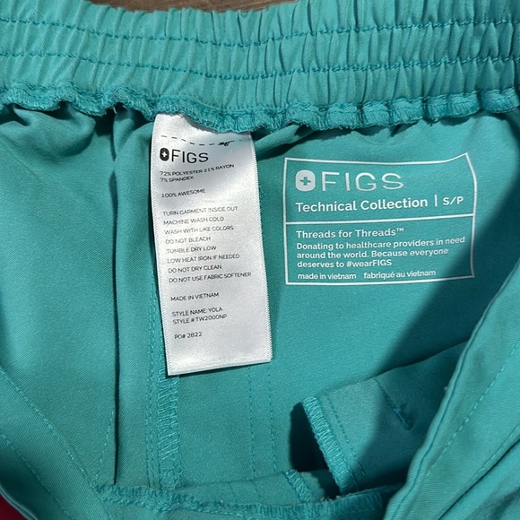 Figs scrub set- surgical green color - Picture 2 of 2